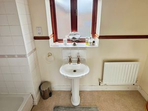 Bedroom 2 en suite- click for photo gallery